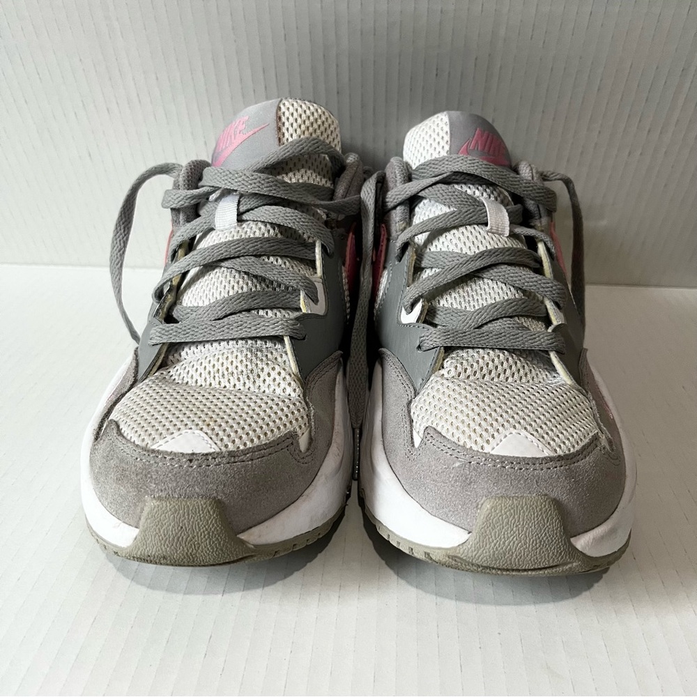 NIKE- Women's Pink and Gray Sneakers Size 7Y - Picture 5 of 5